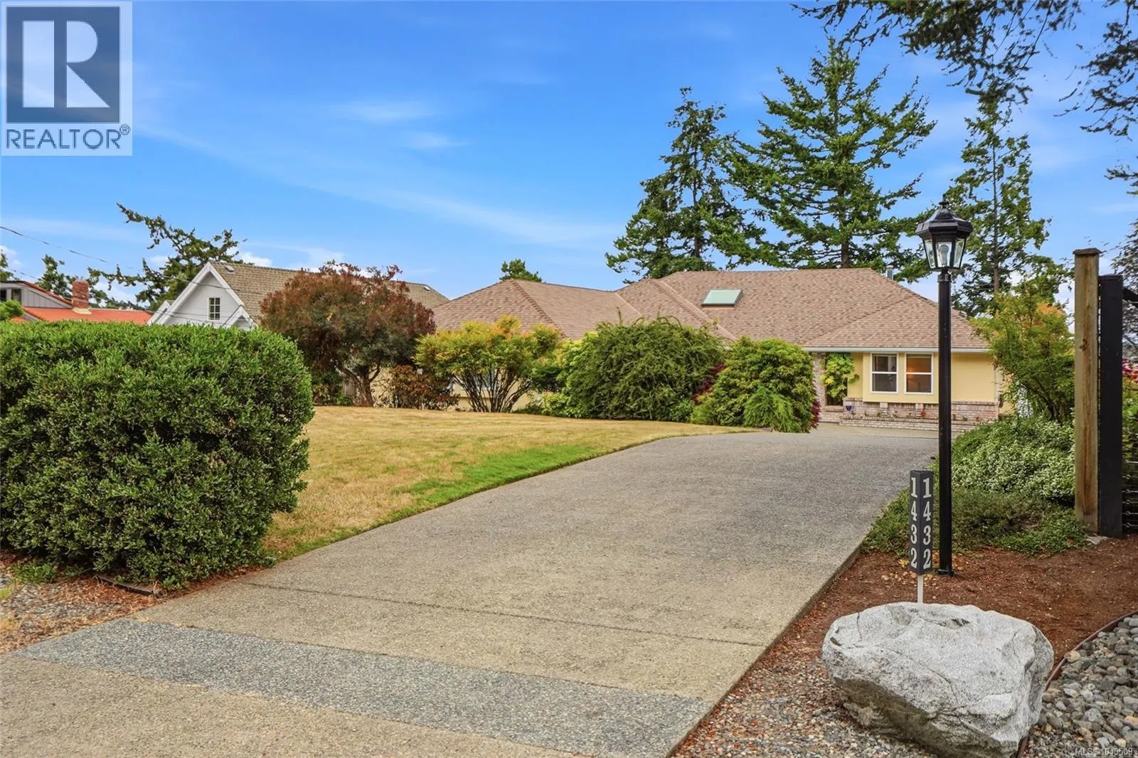 1432 Madrona Dr