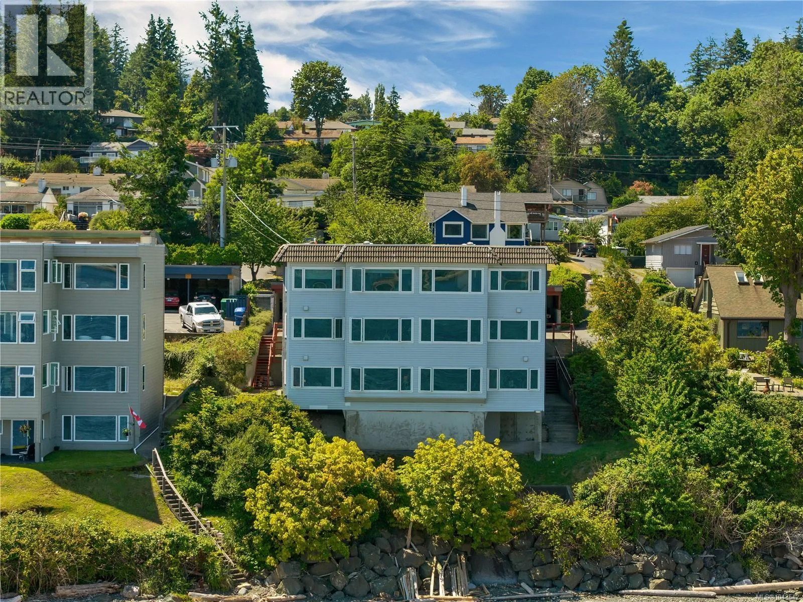 2 553 Island Hwy
