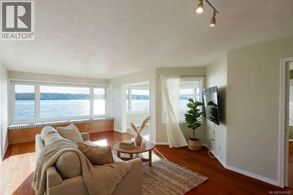 2 553 Island Hwy