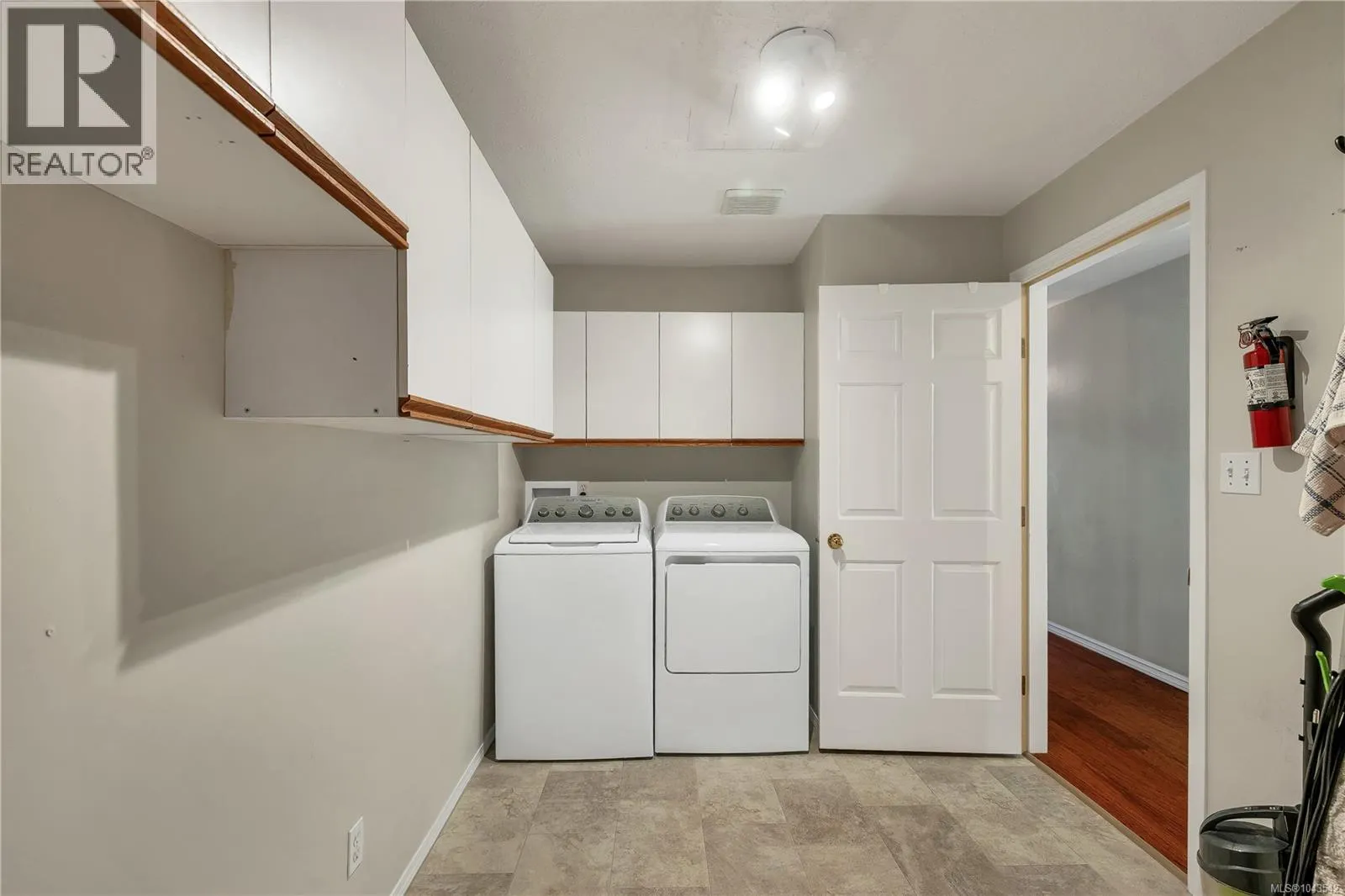 2 553 Island Hwy