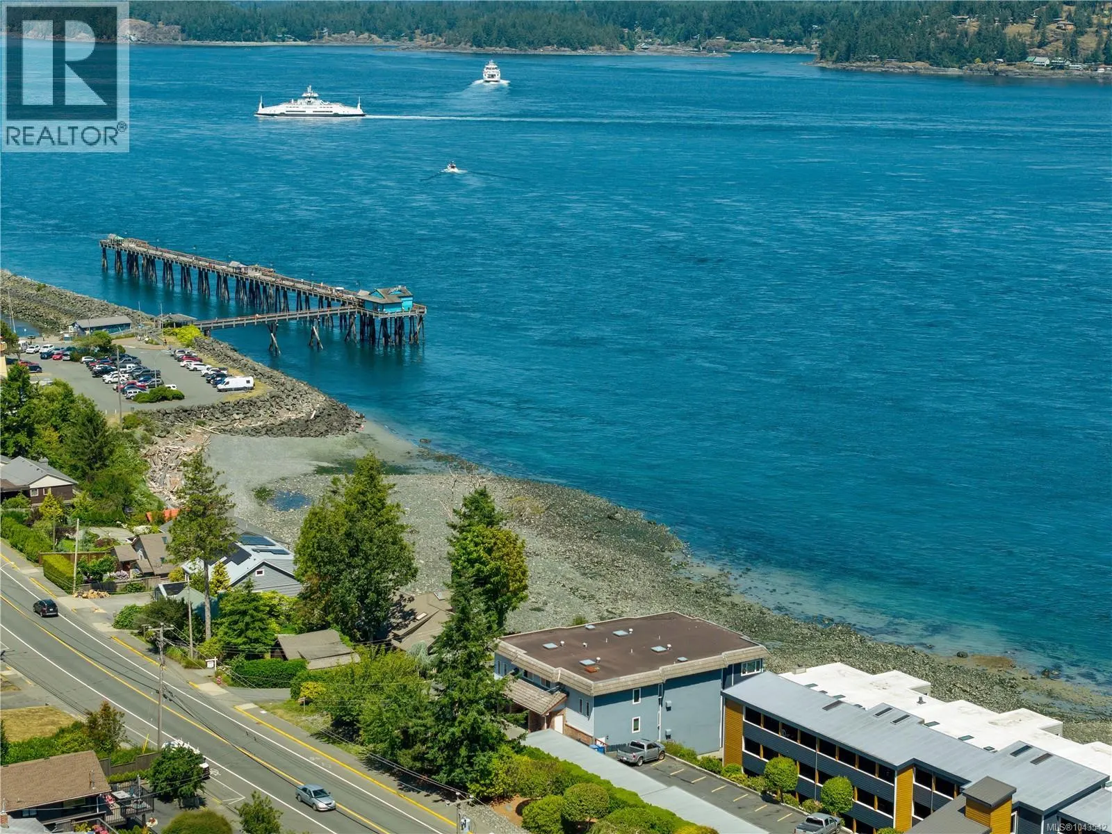 2 553 Island Hwy