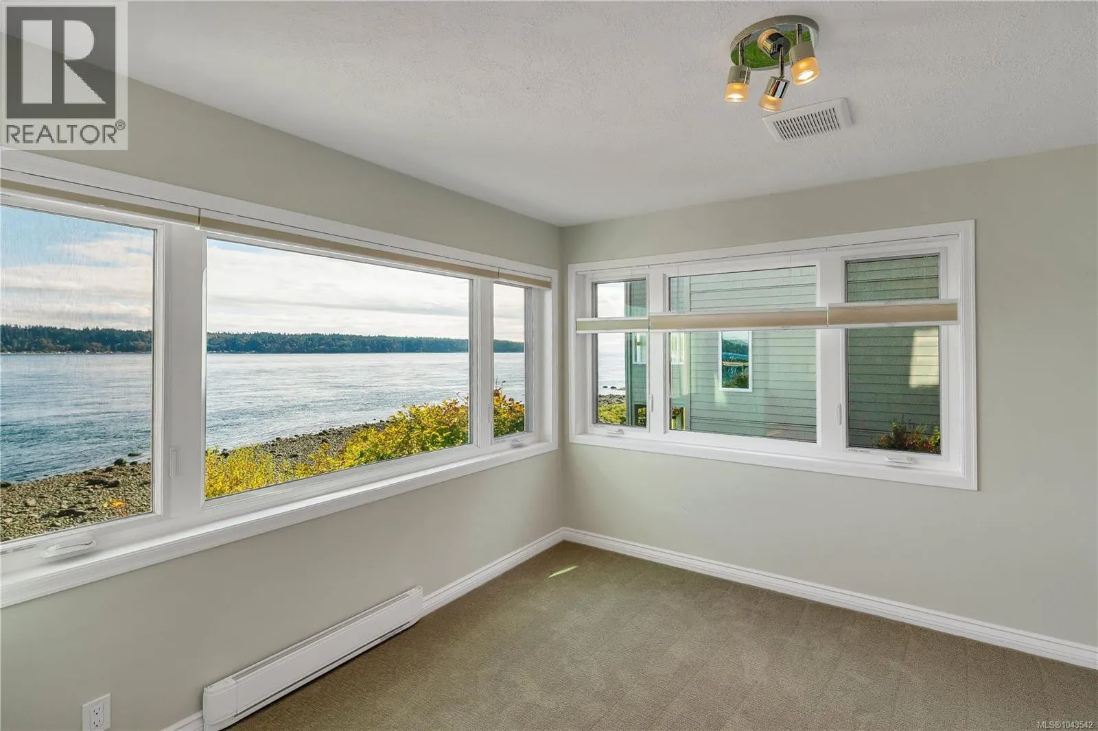 2 553 Island Hwy