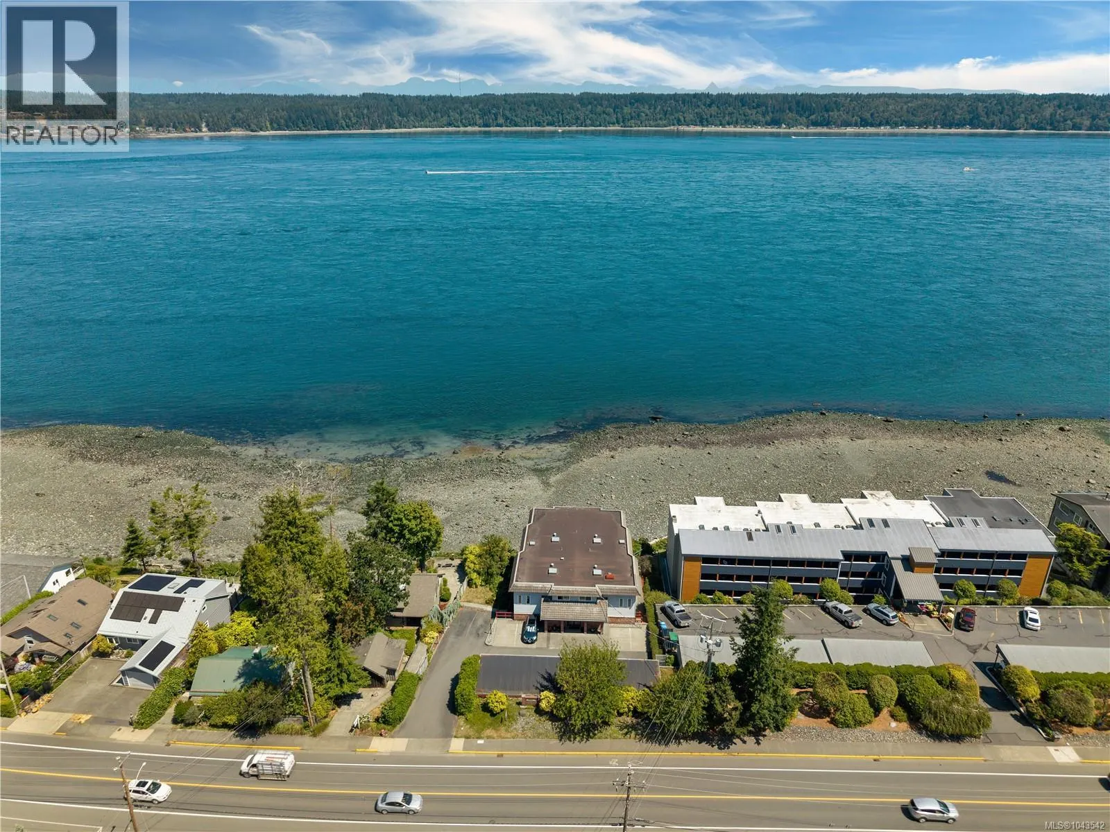 2 553 Island Hwy