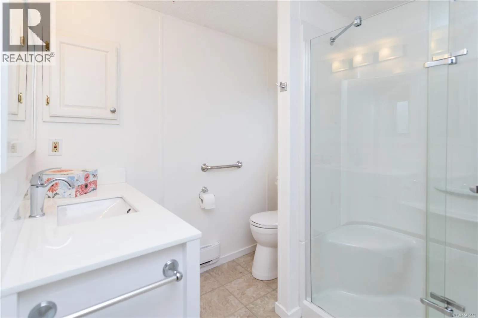 9 7583 Central Saanich Rd