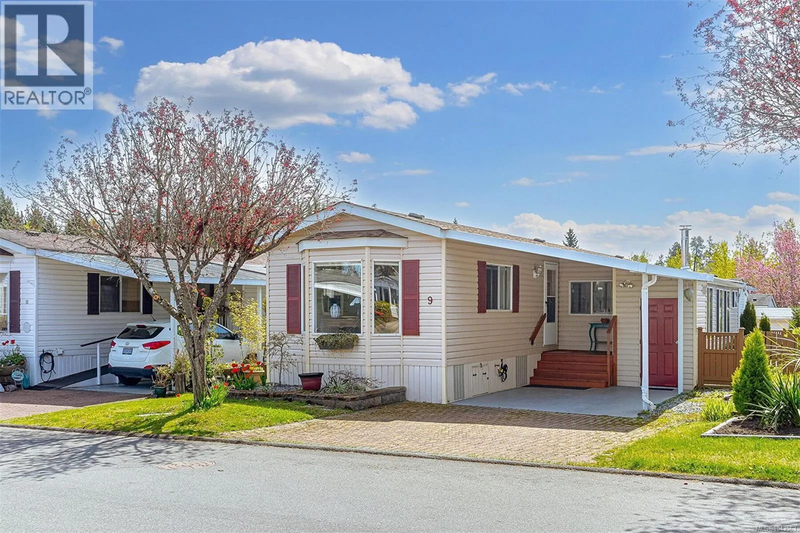 9 7583 Central Saanich Rd