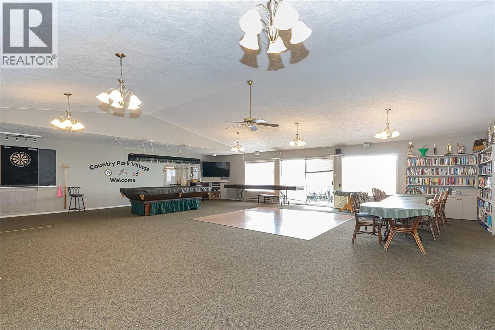 9 7583 Central Saanich Rd