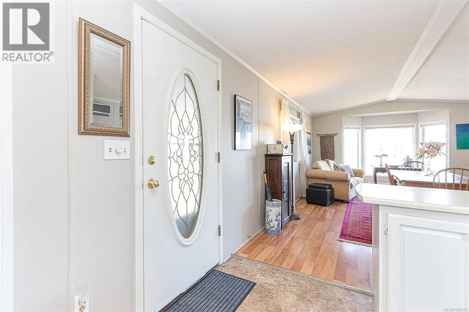 9 7583 Central Saanich Rd