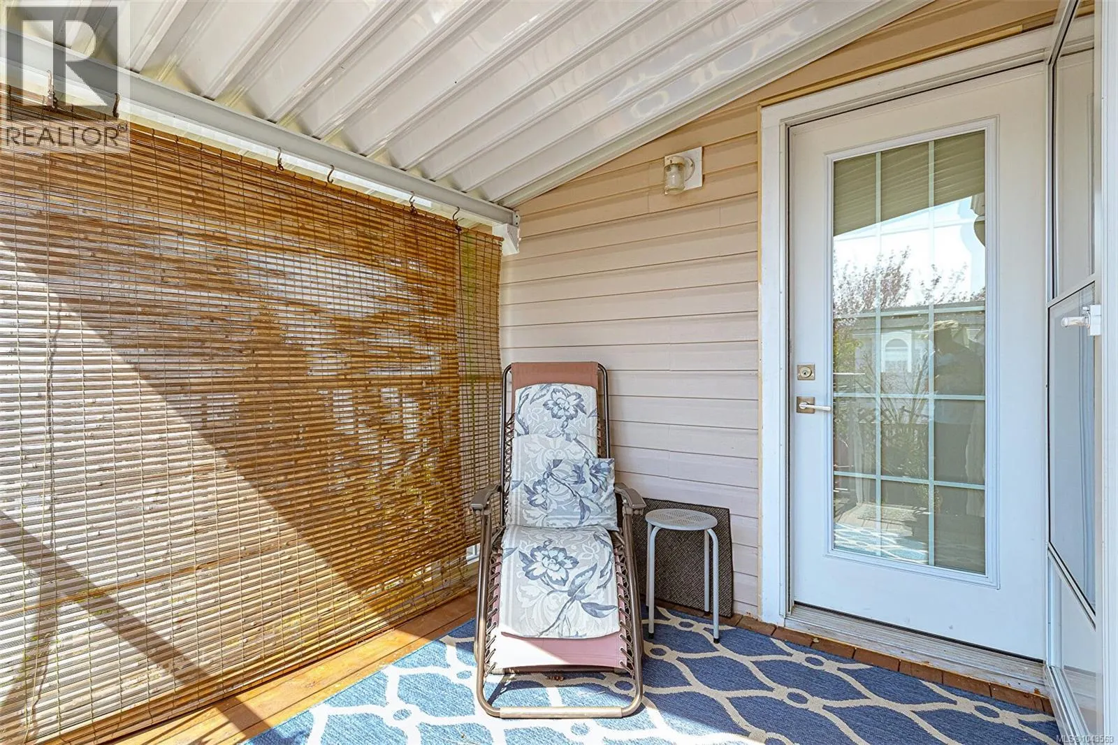 9 7583 Central Saanich Rd