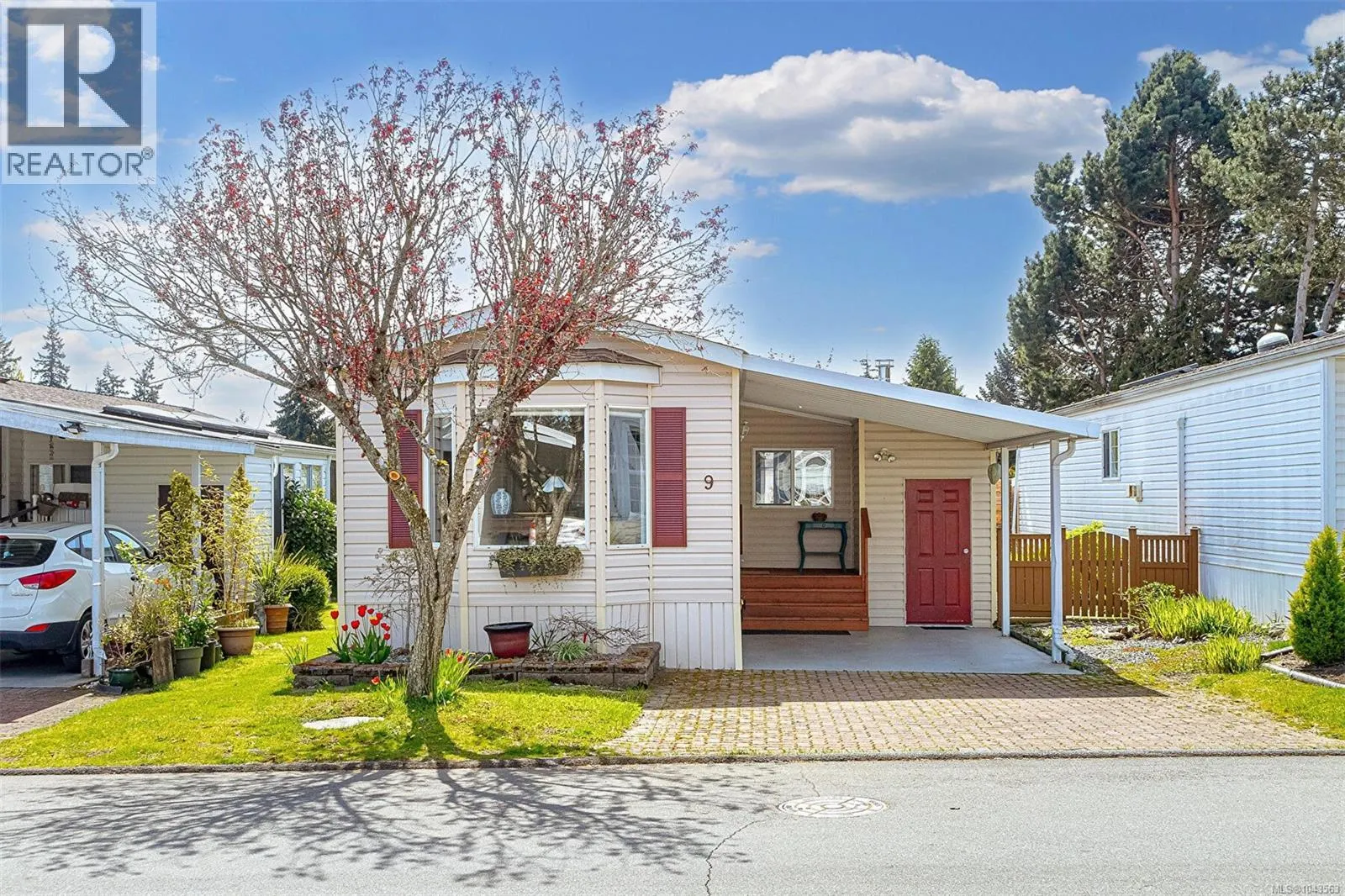 9 7583 Central Saanich Rd
