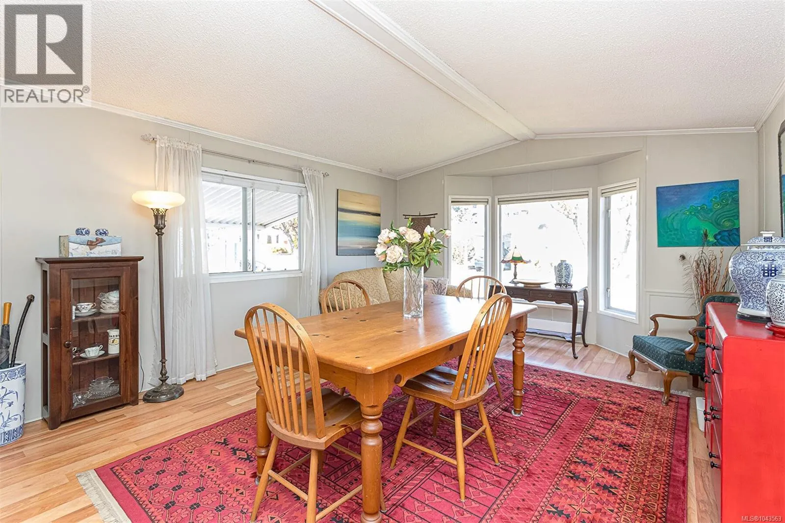 9 7583 Central Saanich Rd
