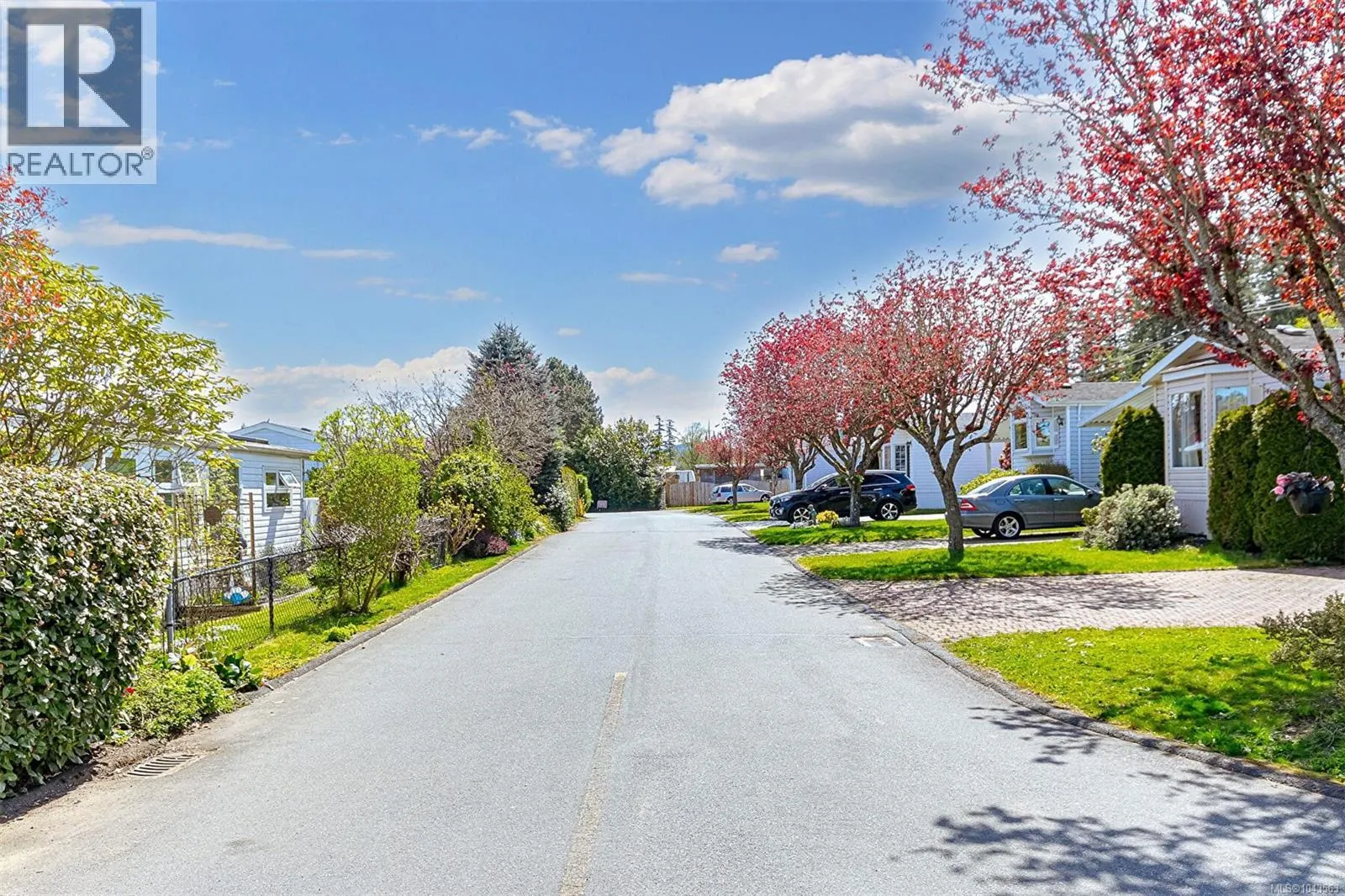 9 7583 Central Saanich Rd