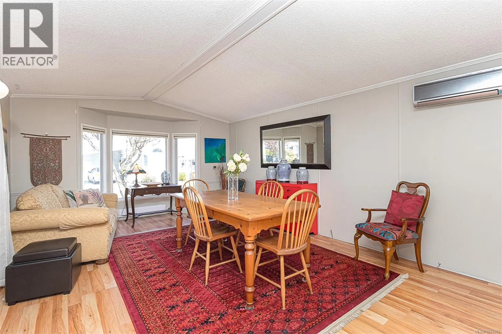 9 7583 Central Saanich Rd