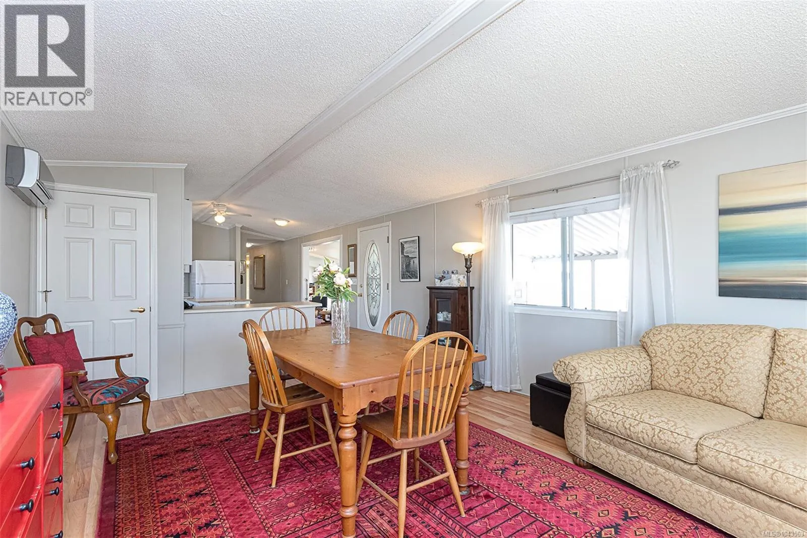 9 7583 Central Saanich Rd
