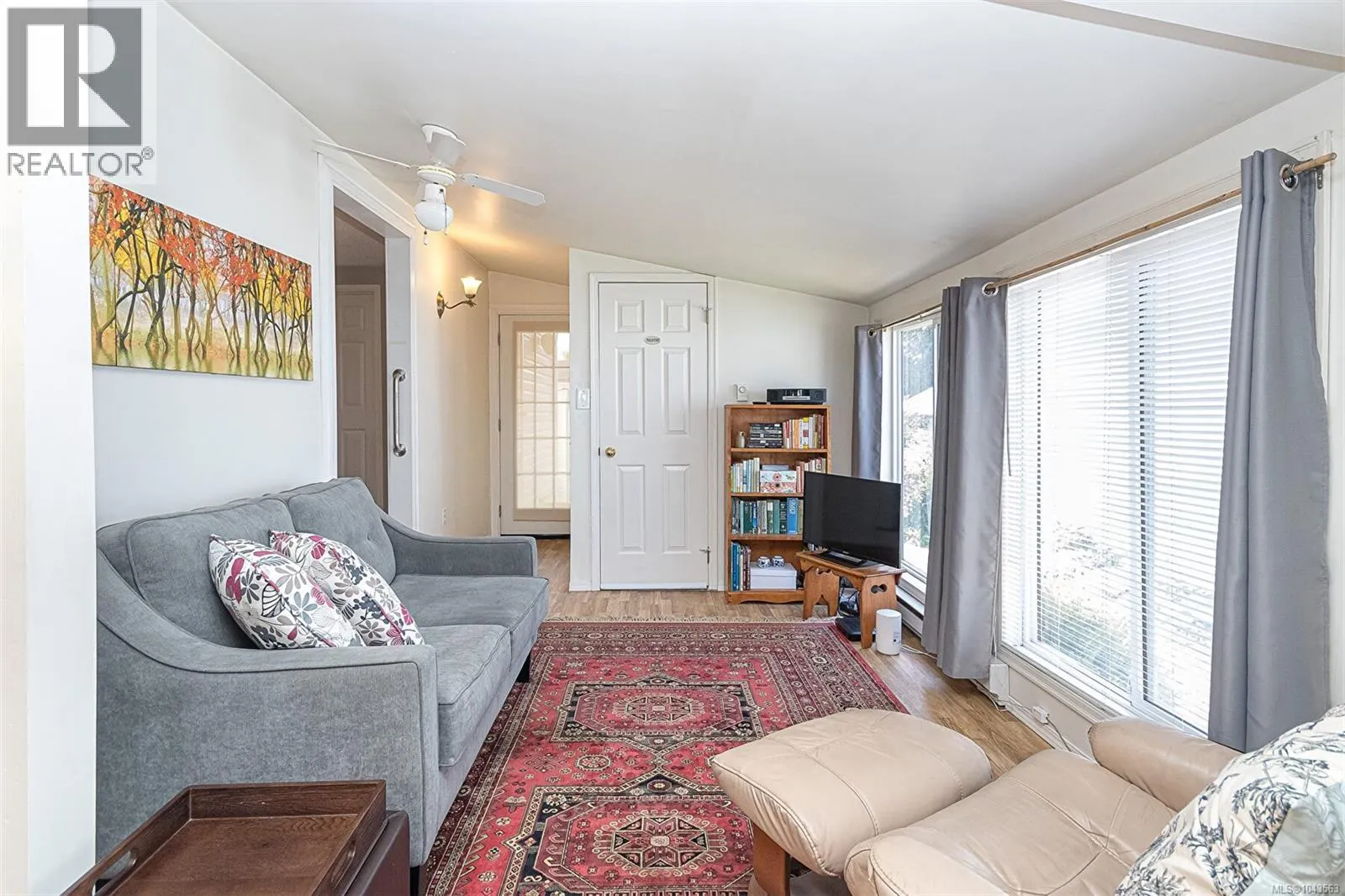 9 7583 Central Saanich Rd