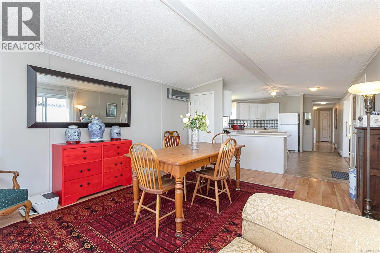 9 7583 Central Saanich Rd