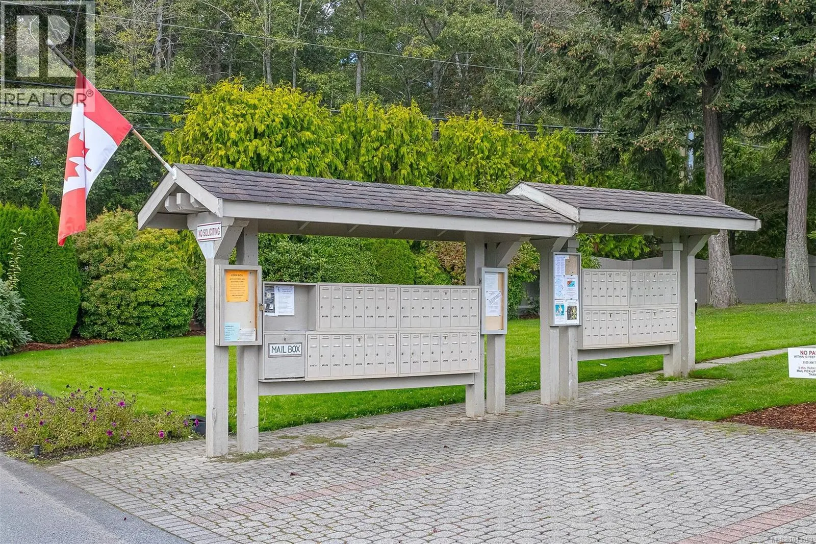 9 7583 Central Saanich Rd