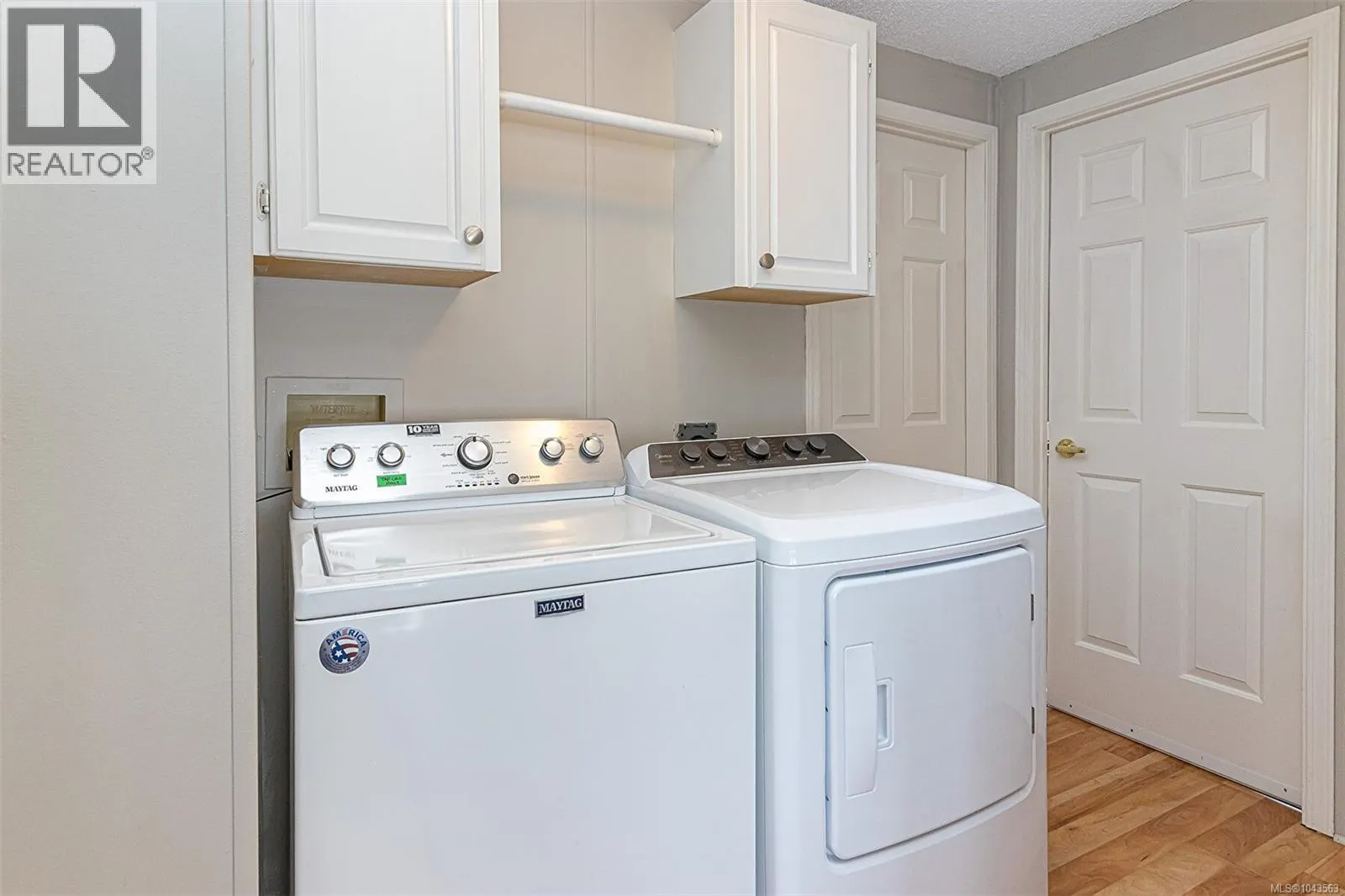 9 7583 Central Saanich Rd