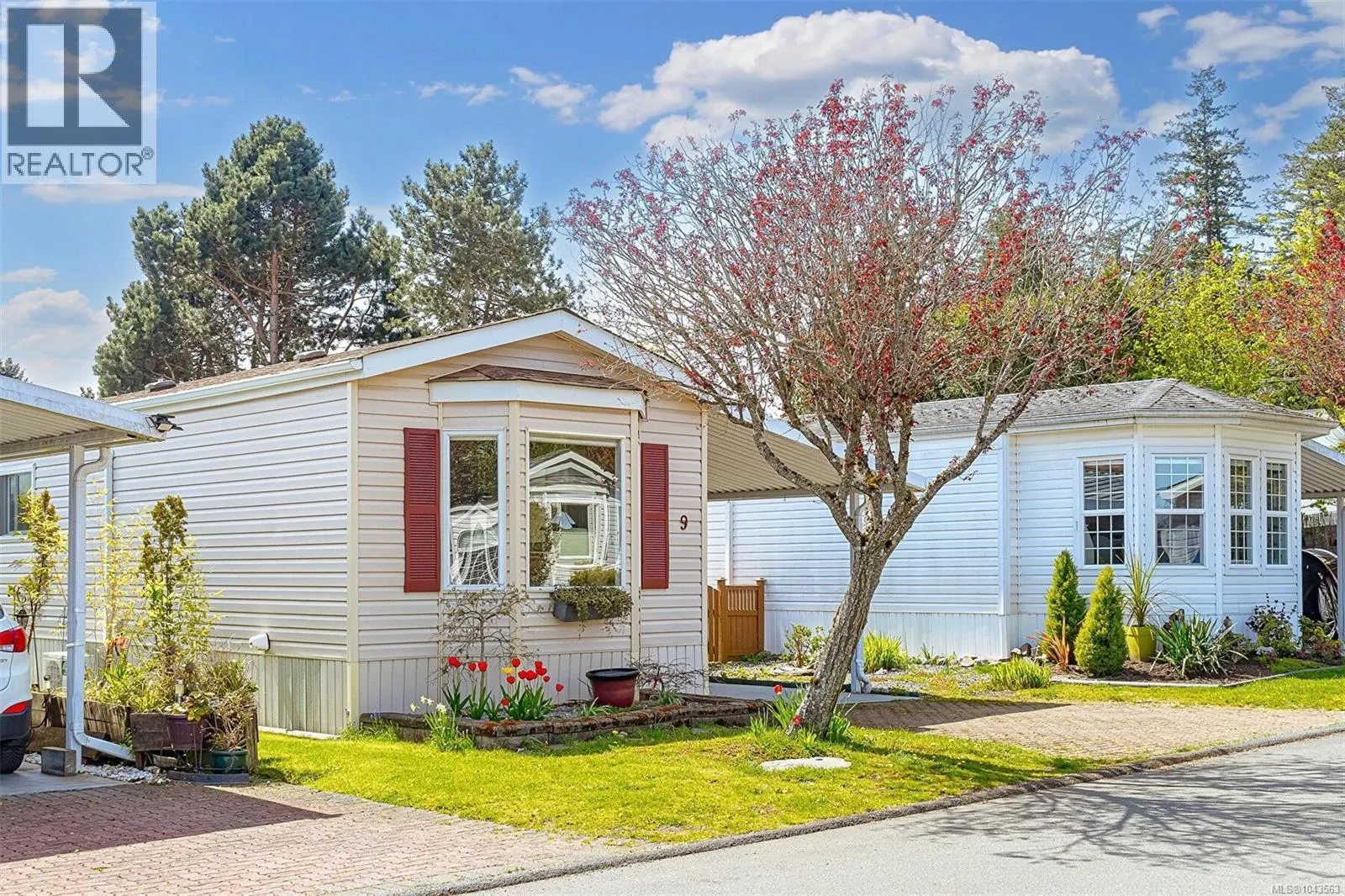 9 7583 Central Saanich Rd