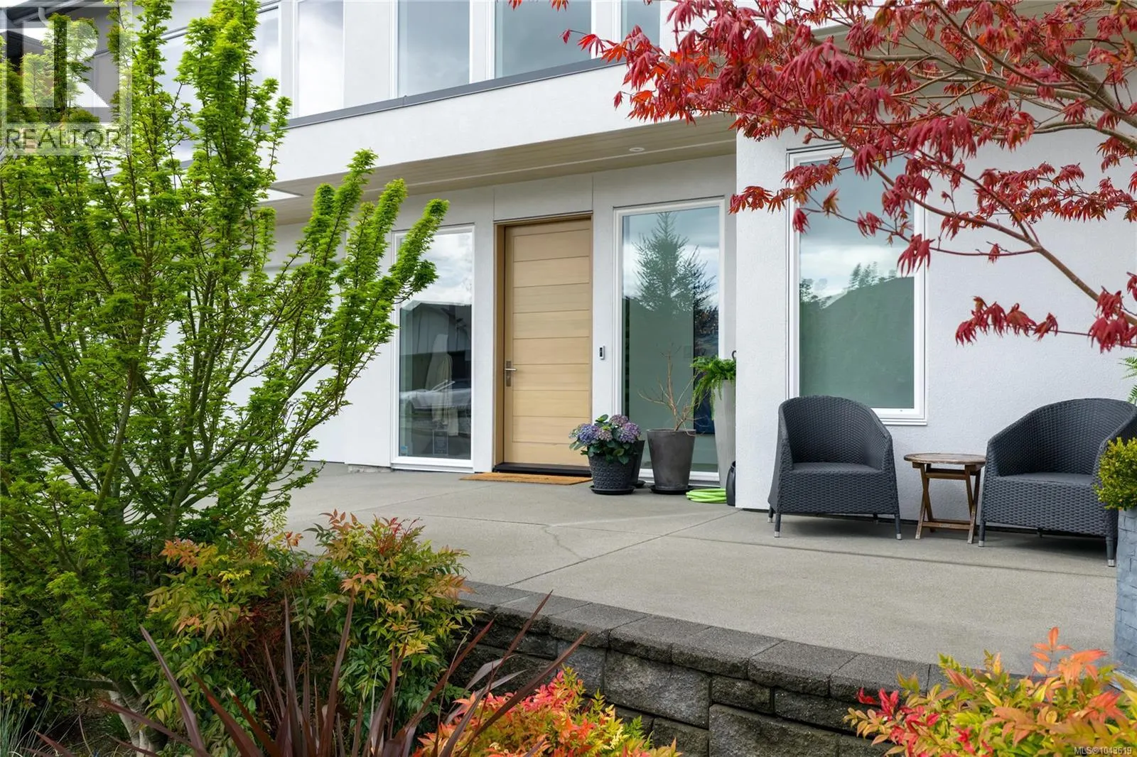 156 Golden Oaks Cres