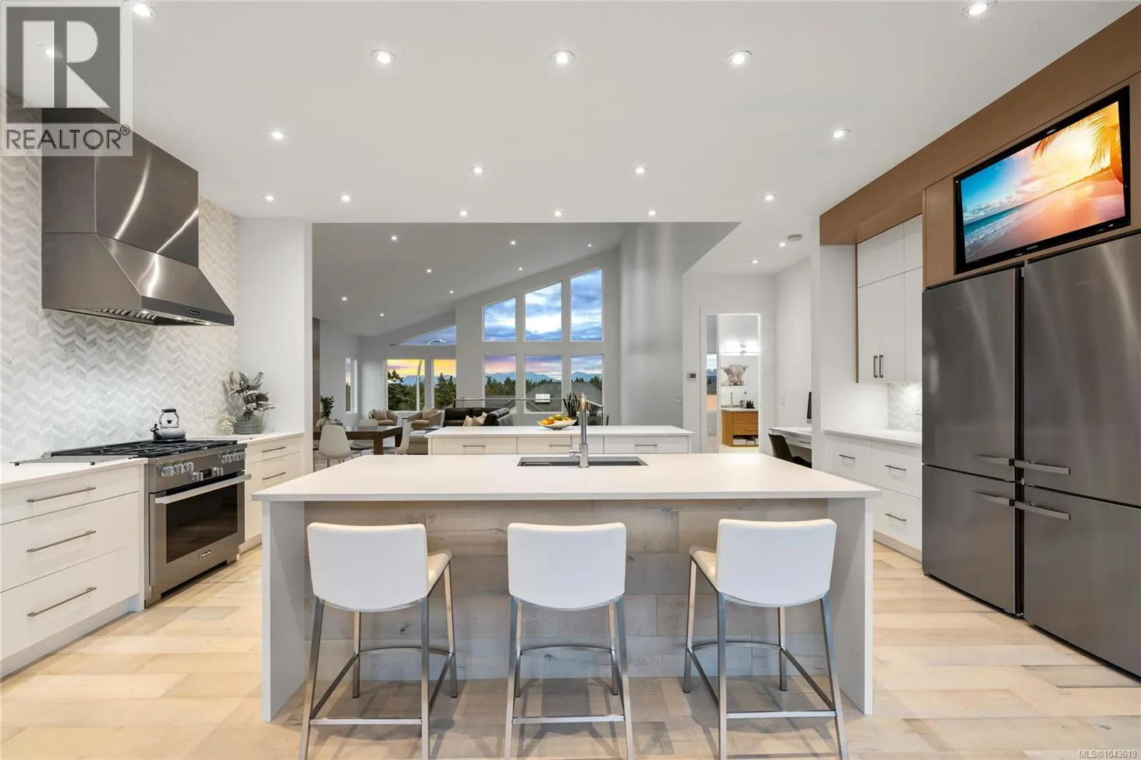 156 Golden Oaks Cres