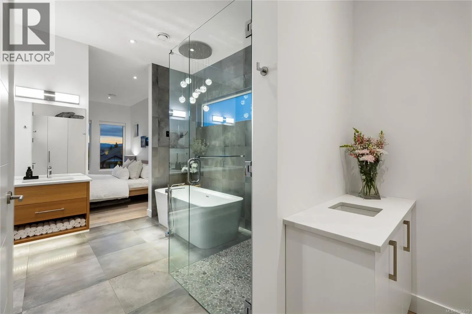 156 Golden Oaks Cres
