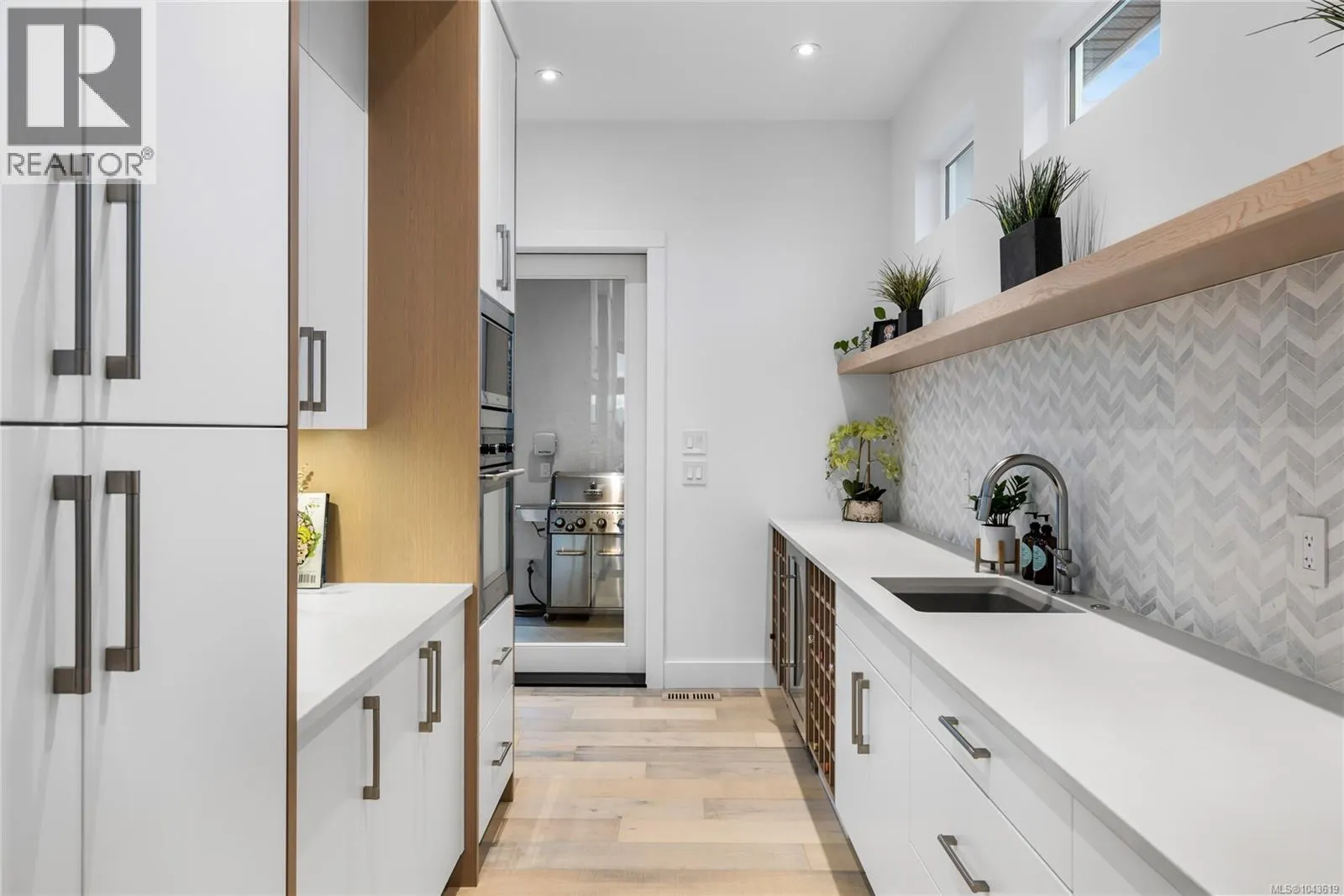 156 Golden Oaks Cres