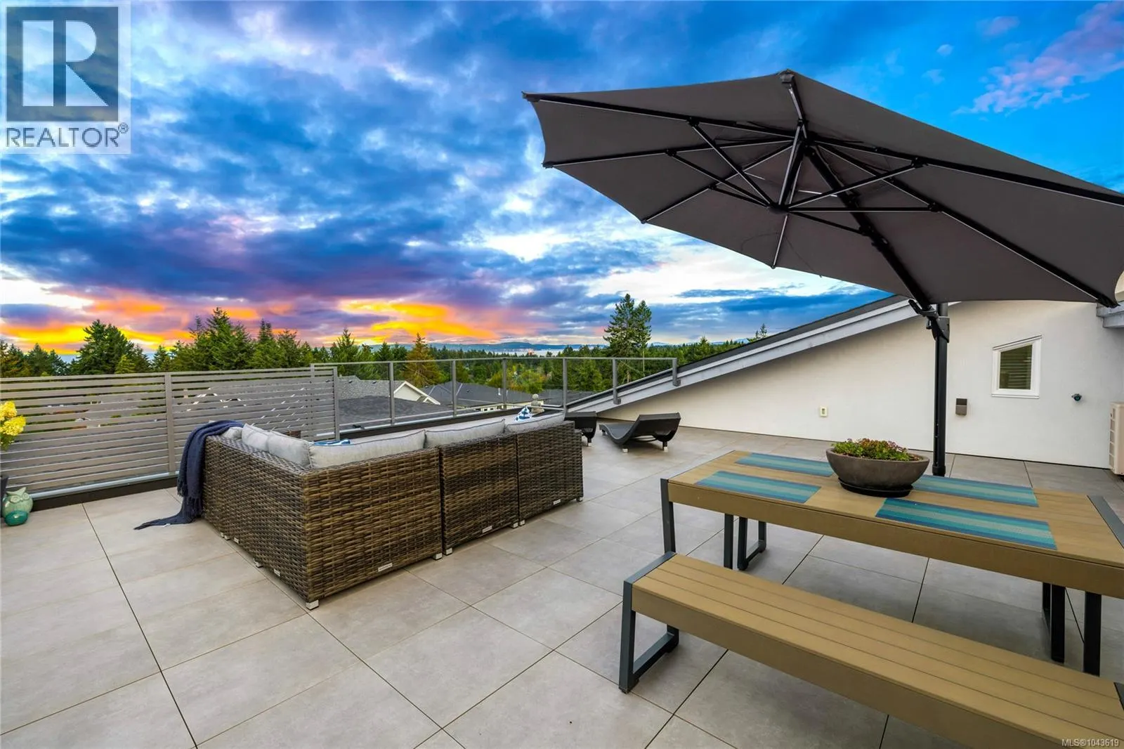 156 Golden Oaks Cres