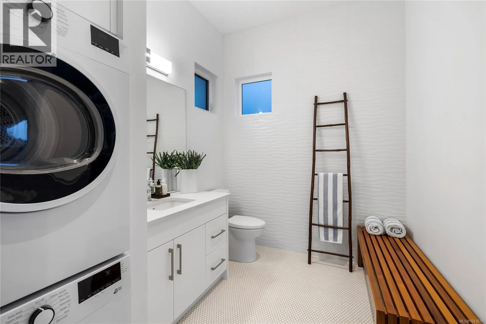 156 Golden Oaks Cres