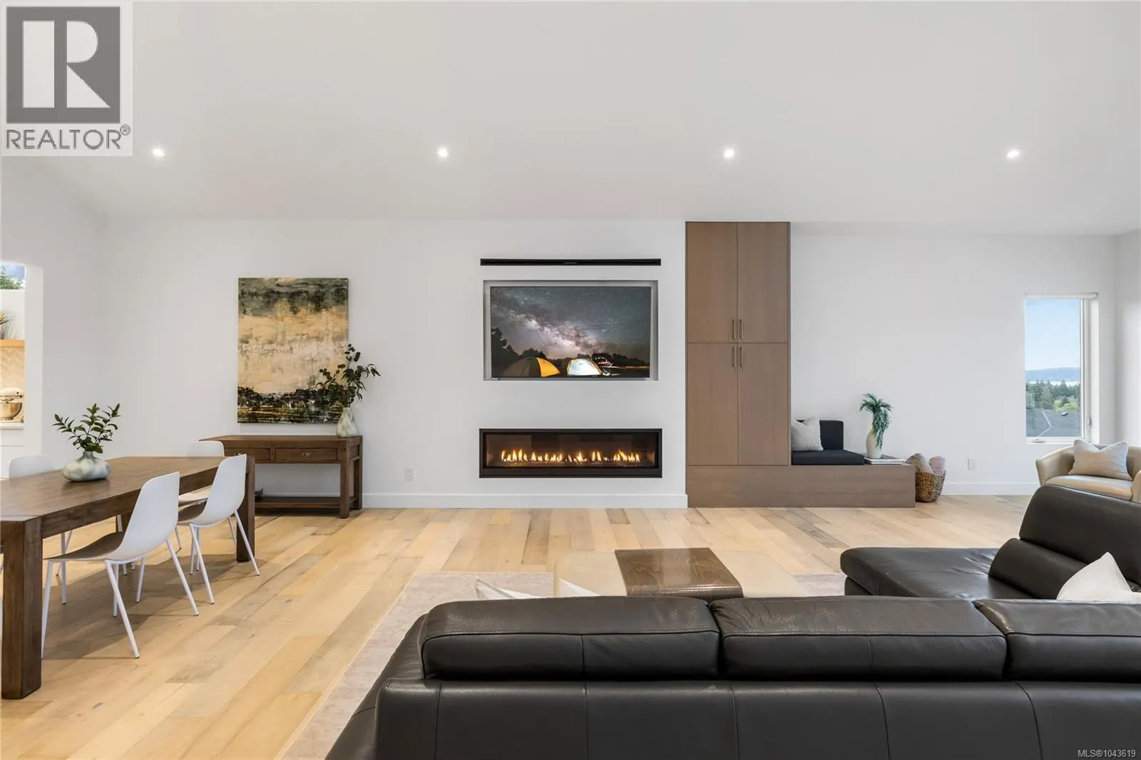 156 Golden Oaks Cres