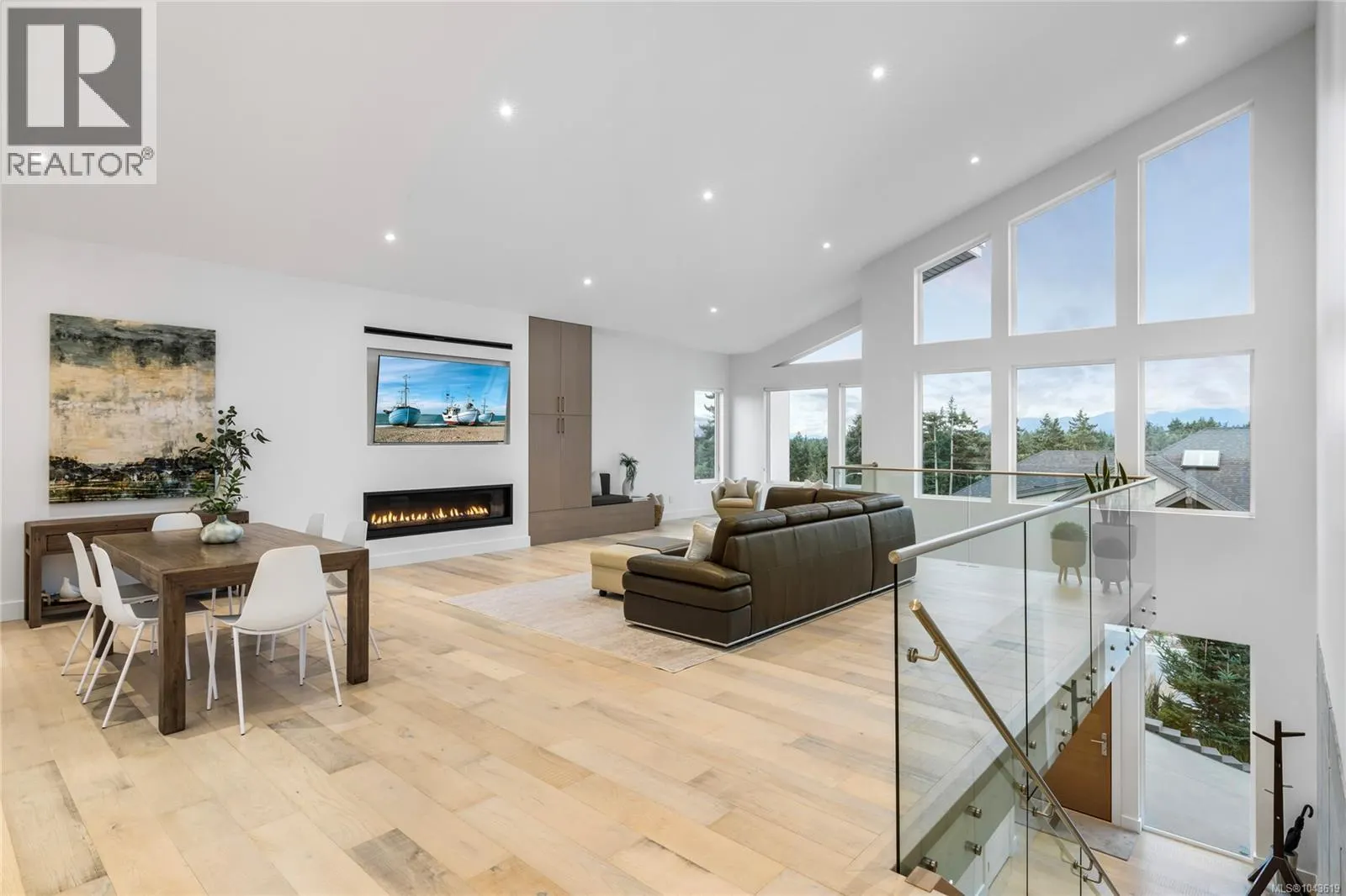 156 Golden Oaks Cres