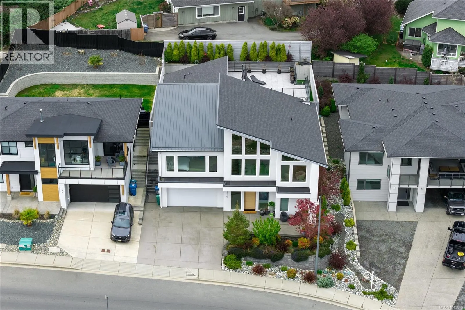 156 Golden Oaks Cres