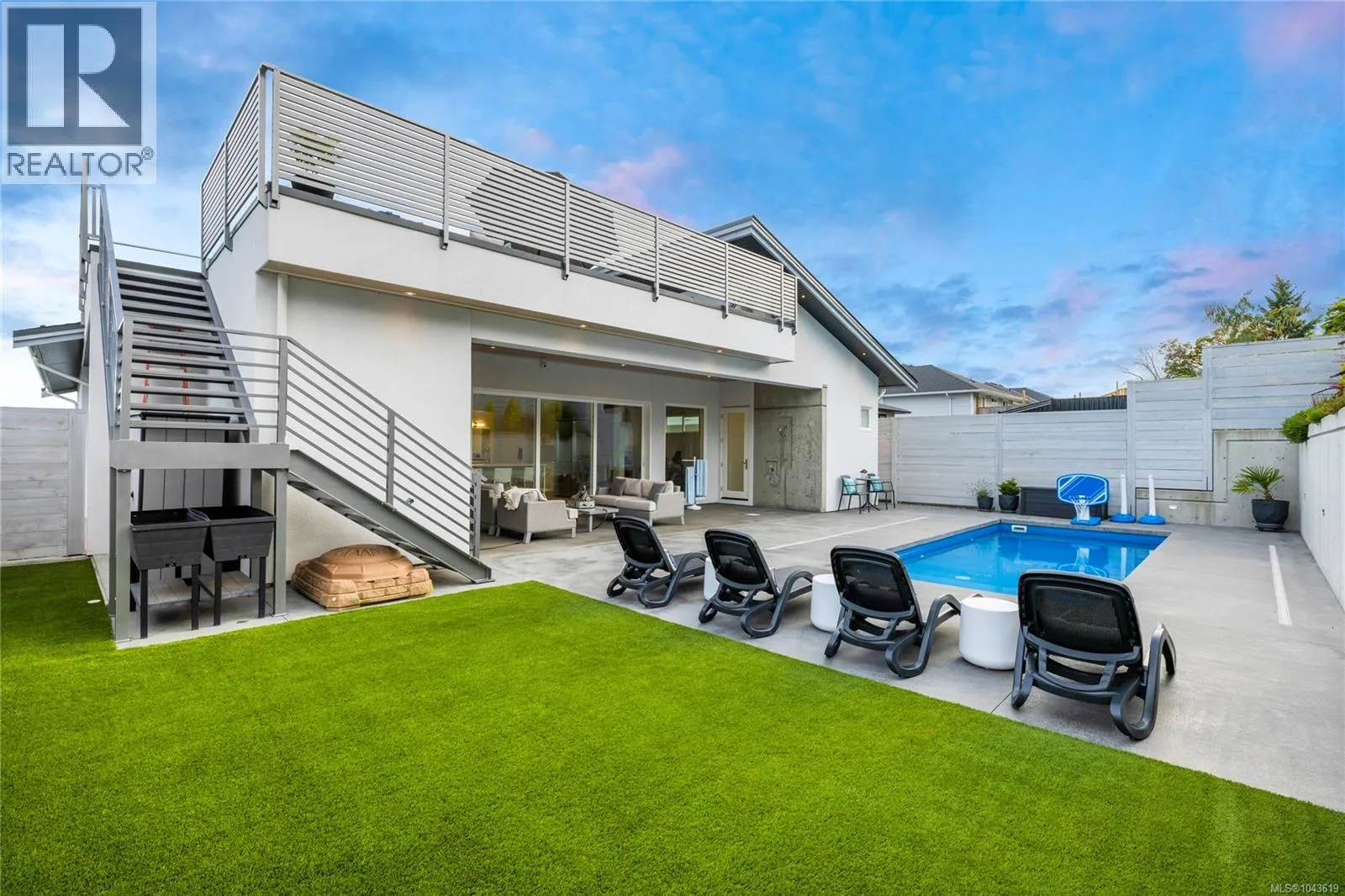 156 Golden Oaks Cres