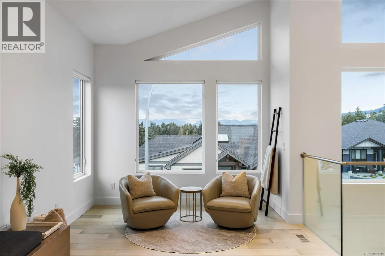 156 Golden Oaks Cres