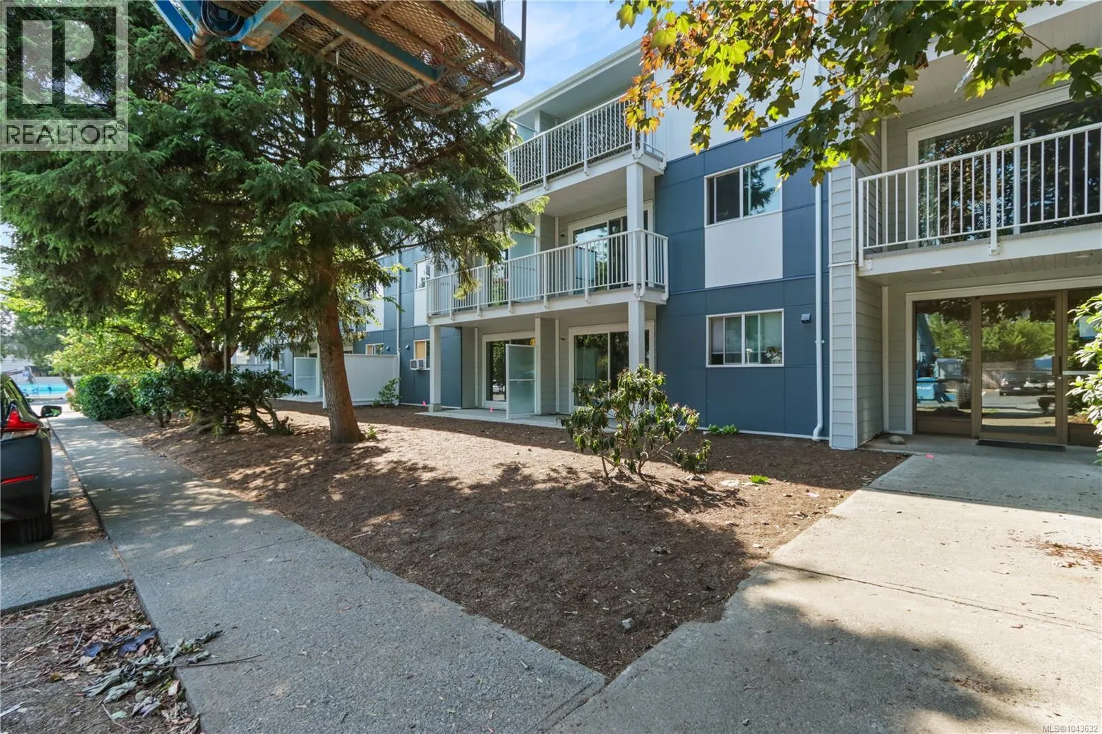 216 1600 Dufferin Cres
