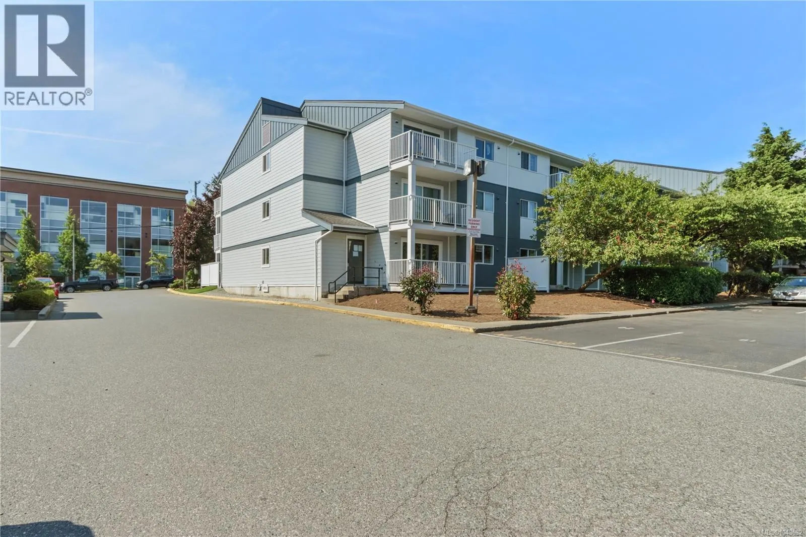 216 1600 Dufferin Cres