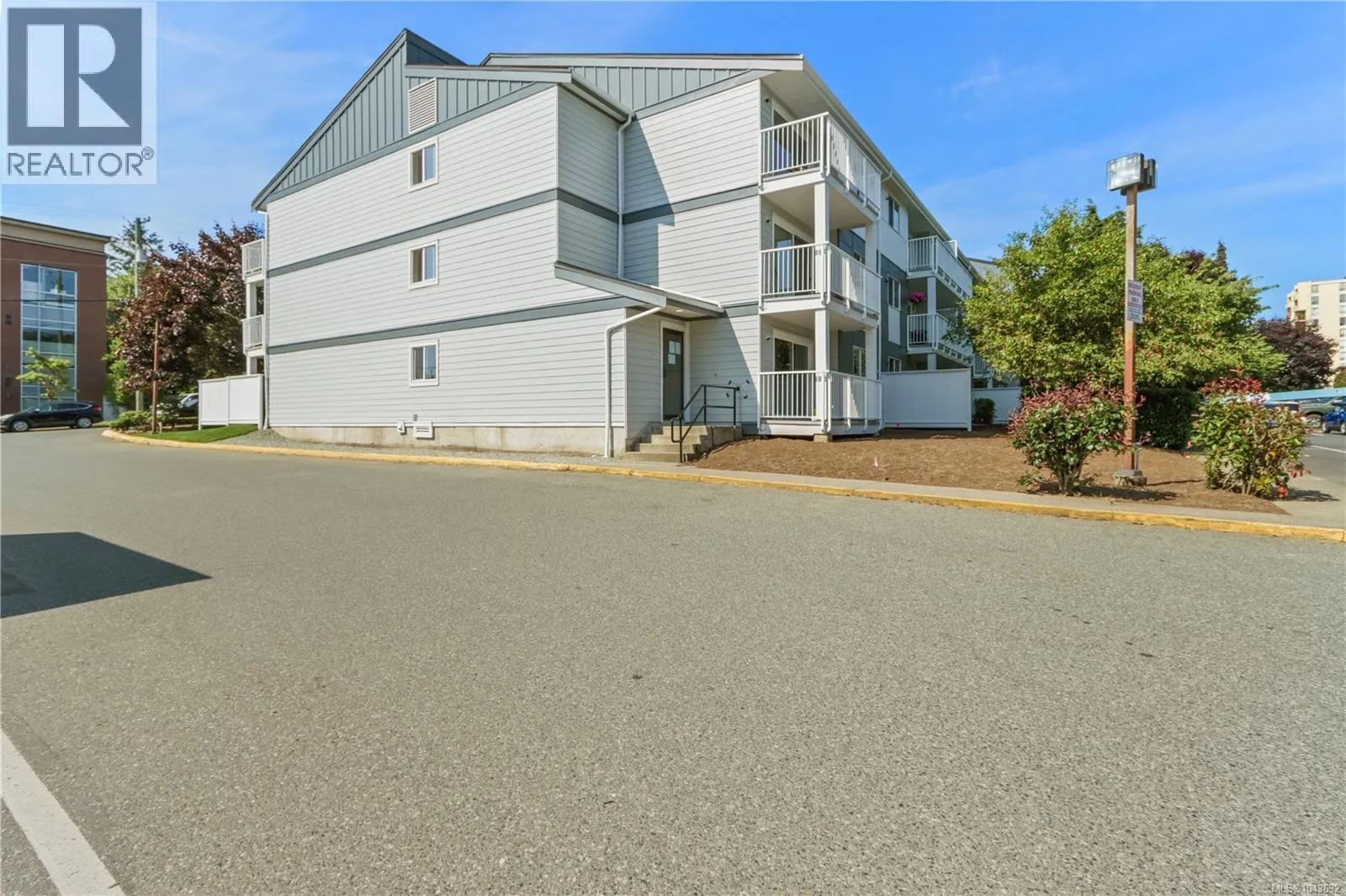 216 1600 Dufferin Cres