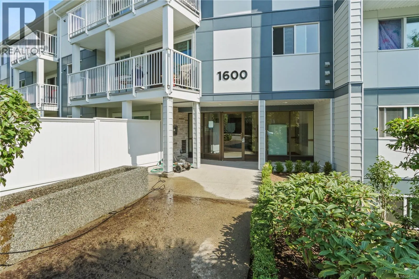 216 1600 Dufferin Cres