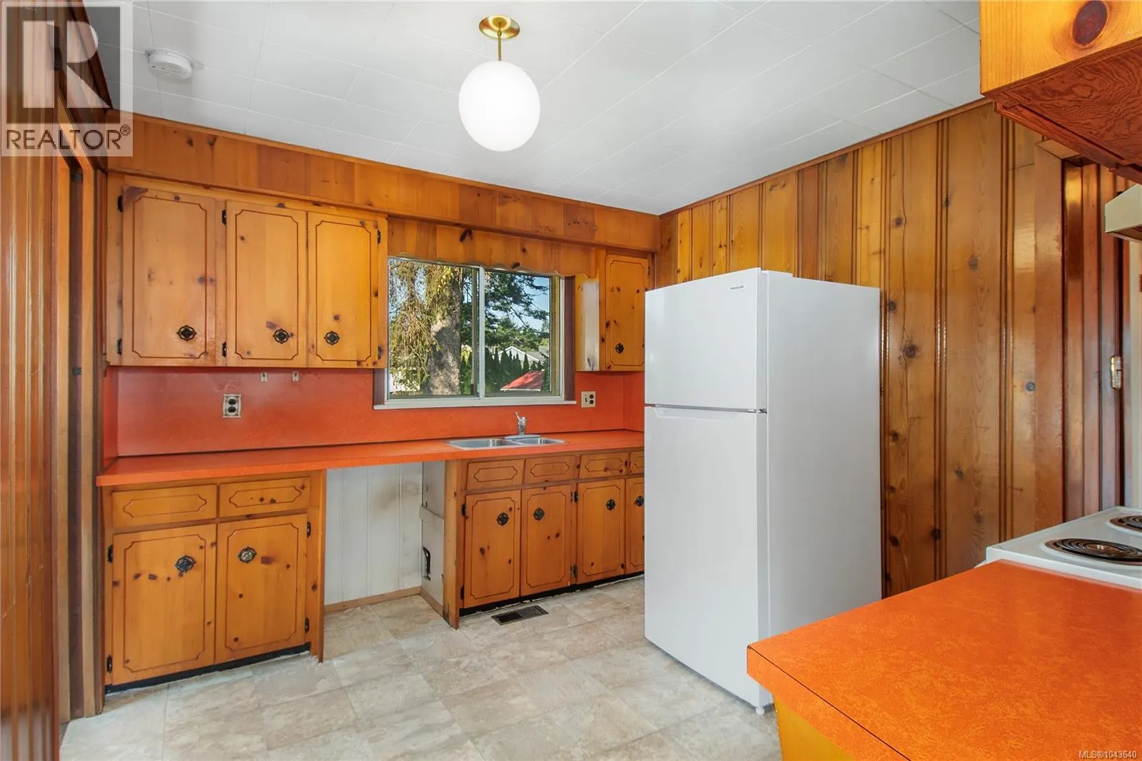 3250 Island Hwy S