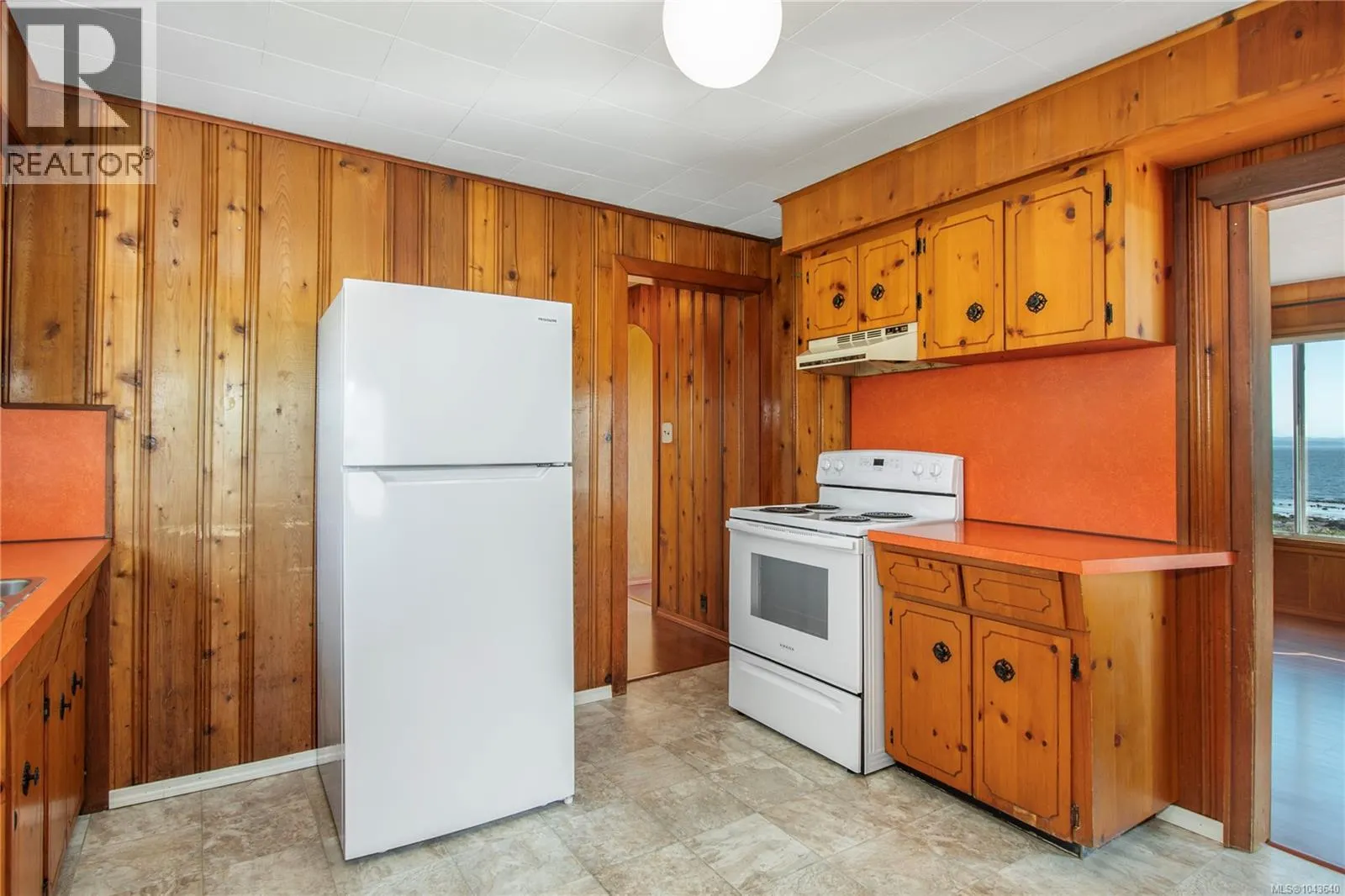 3250 Island Hwy S