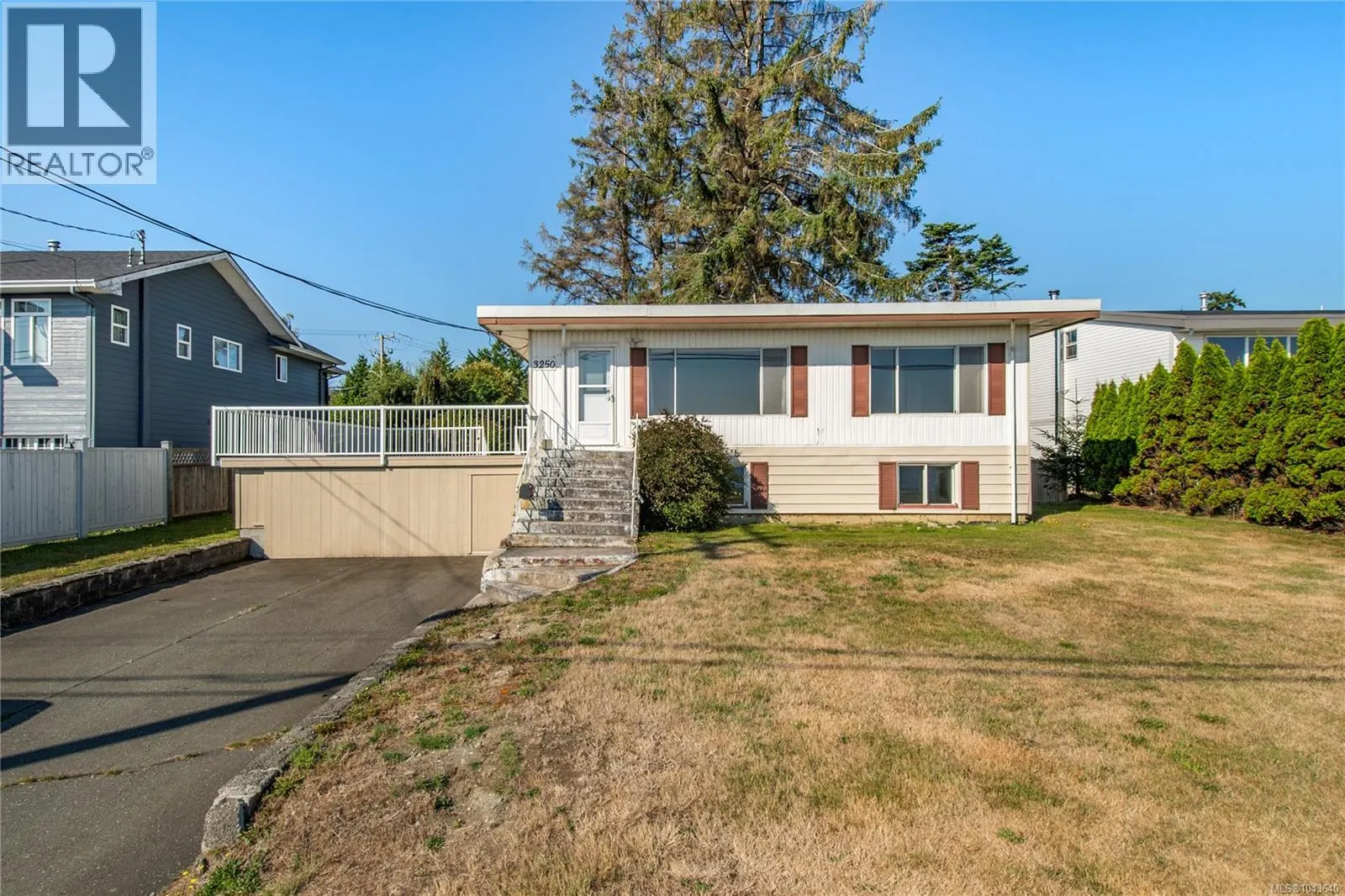 3250 Island Hwy S