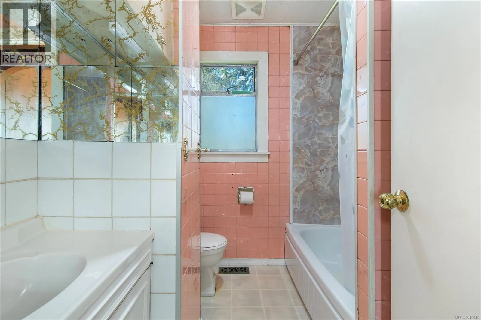 3250 Island Hwy S