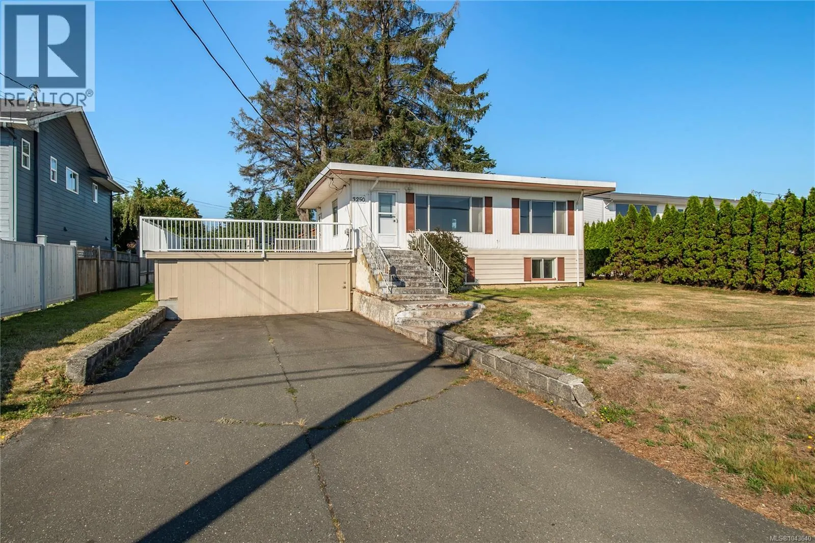 3250 Island Hwy S