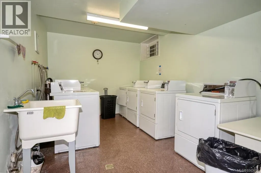 312 848 Esquimalt Rd