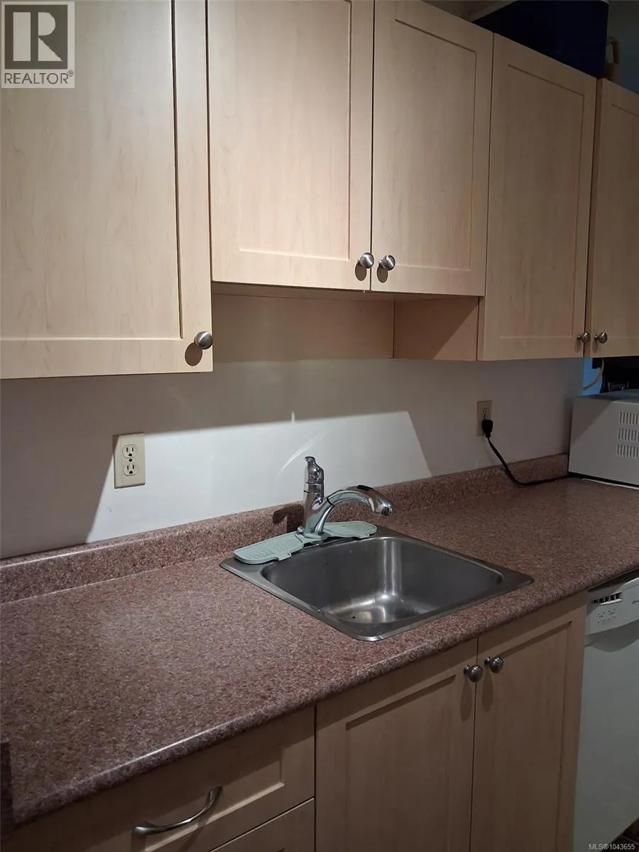 312 848 Esquimalt Rd