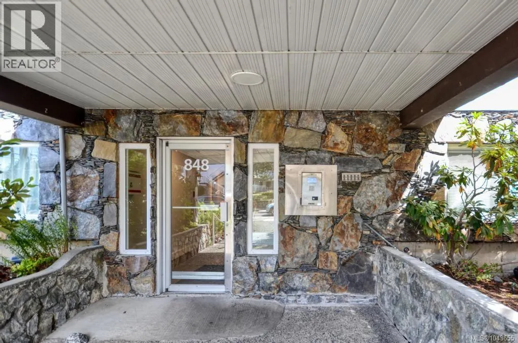 312 848 Esquimalt Rd