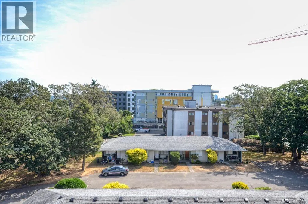 312 848 Esquimalt Rd