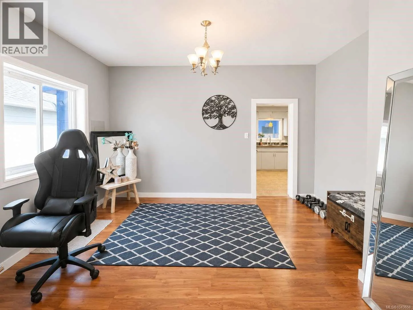 4586 Beale St