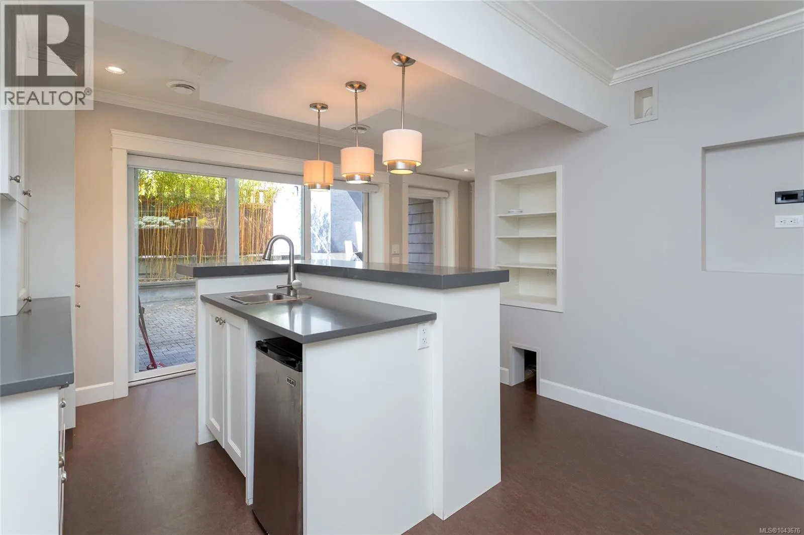 1110 Newport Ave