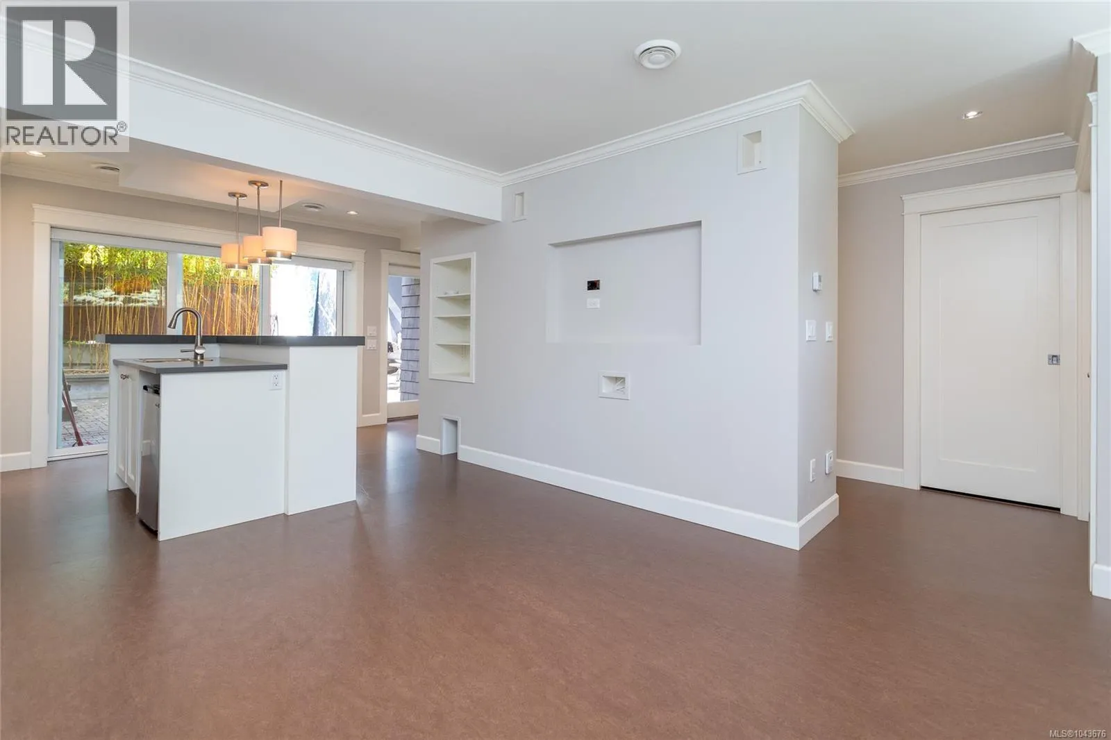 1110 Newport Ave