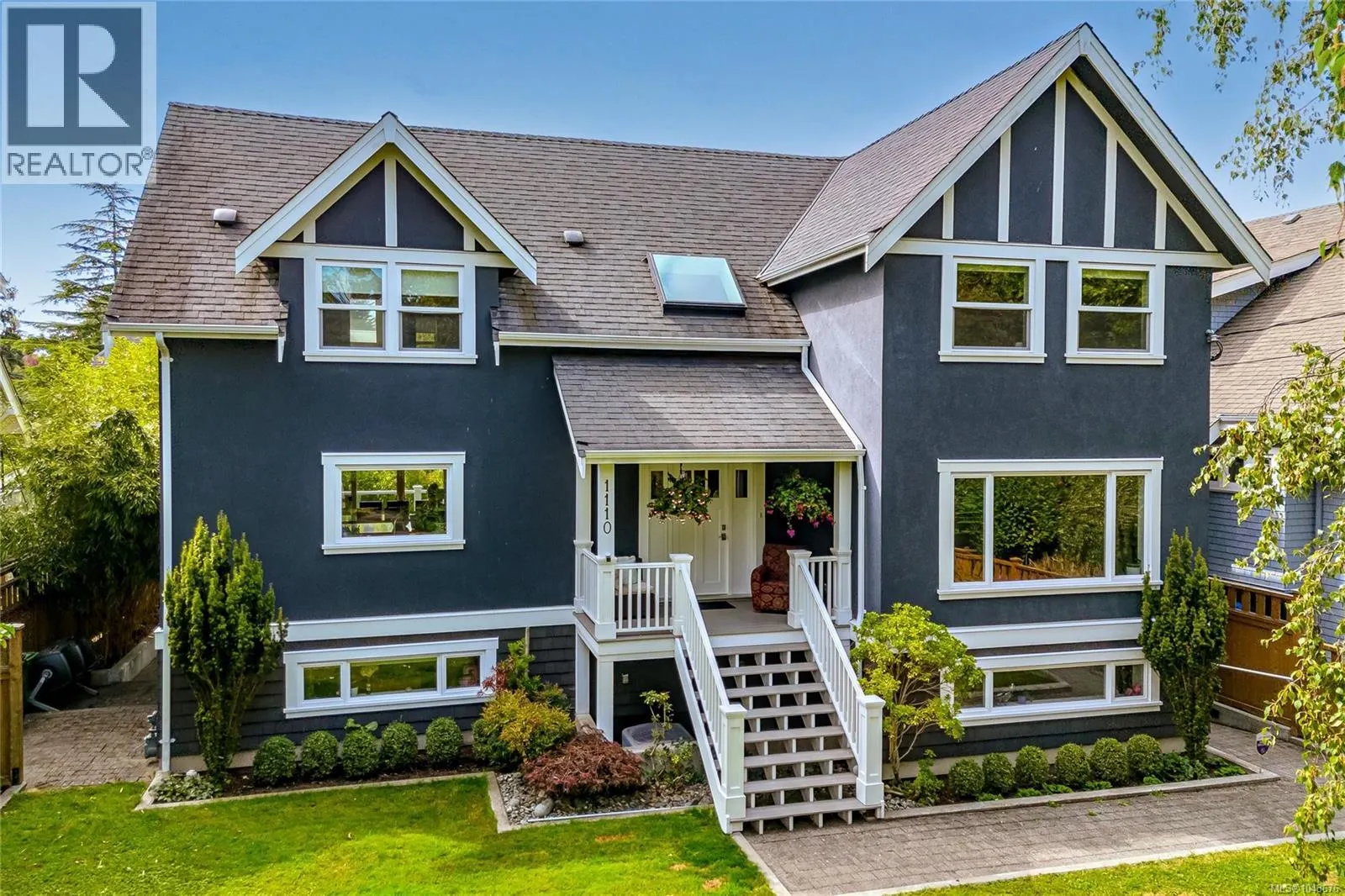 1110 Newport Ave